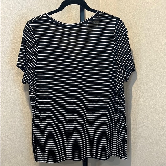 Ava & Viv Black and White Short Sleeve Tee NWOT - Picture 3 of 3